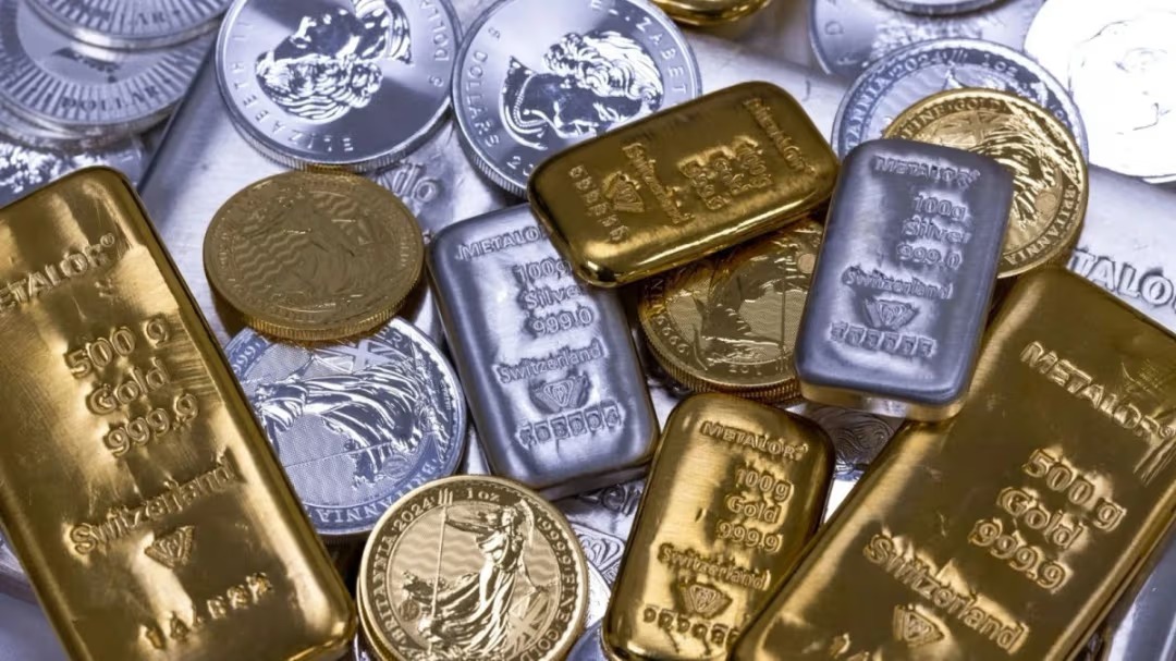 الذهب ينخفض 2% متأثرا بتوقعات استمرار الضغوط لرفع الفائدة