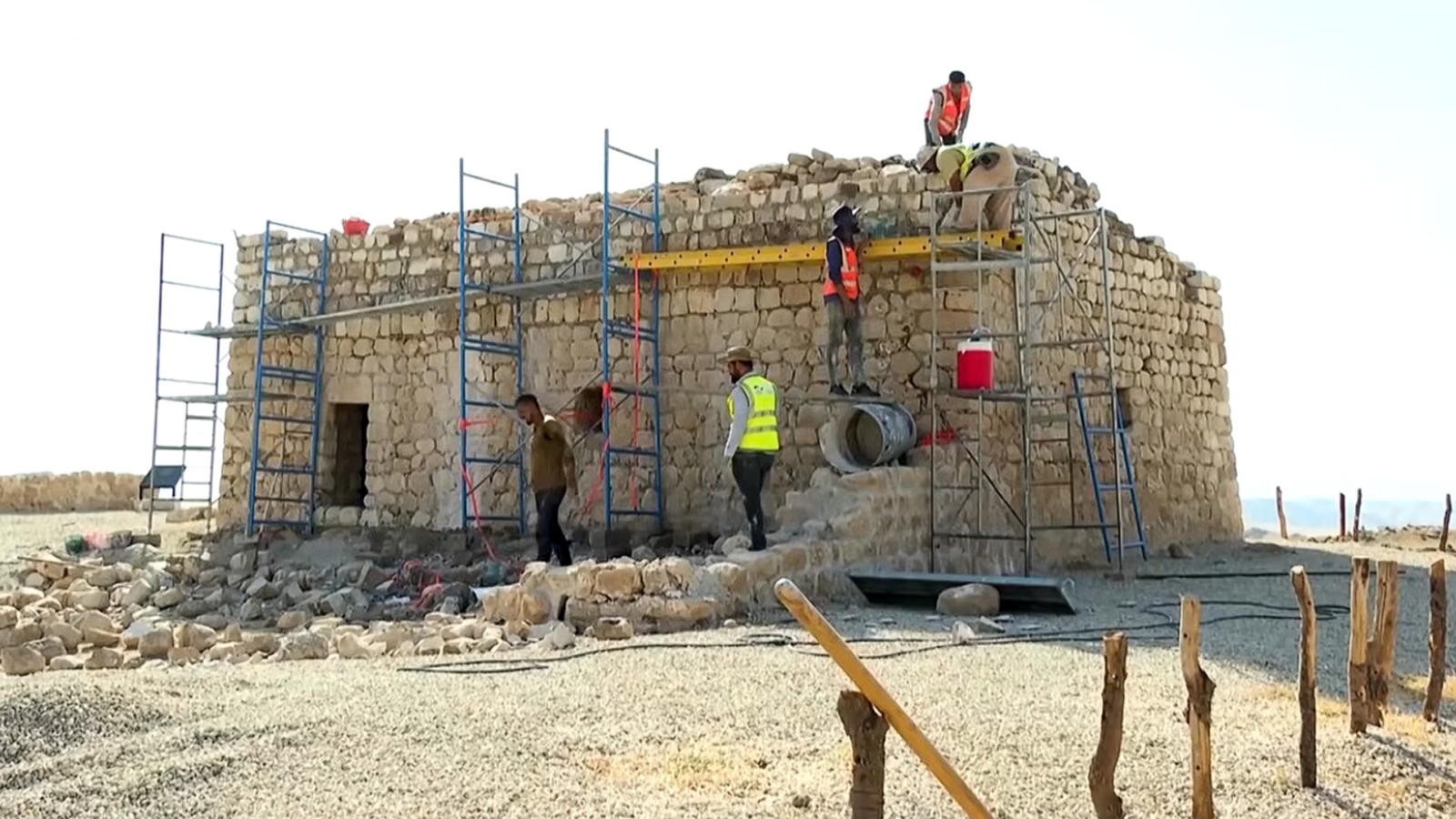 يعود تاريخه لـ 1400 عام.. كوردستان تُطلق مشروع ترميم “جامع الصحابة” التاريخي في عقرة