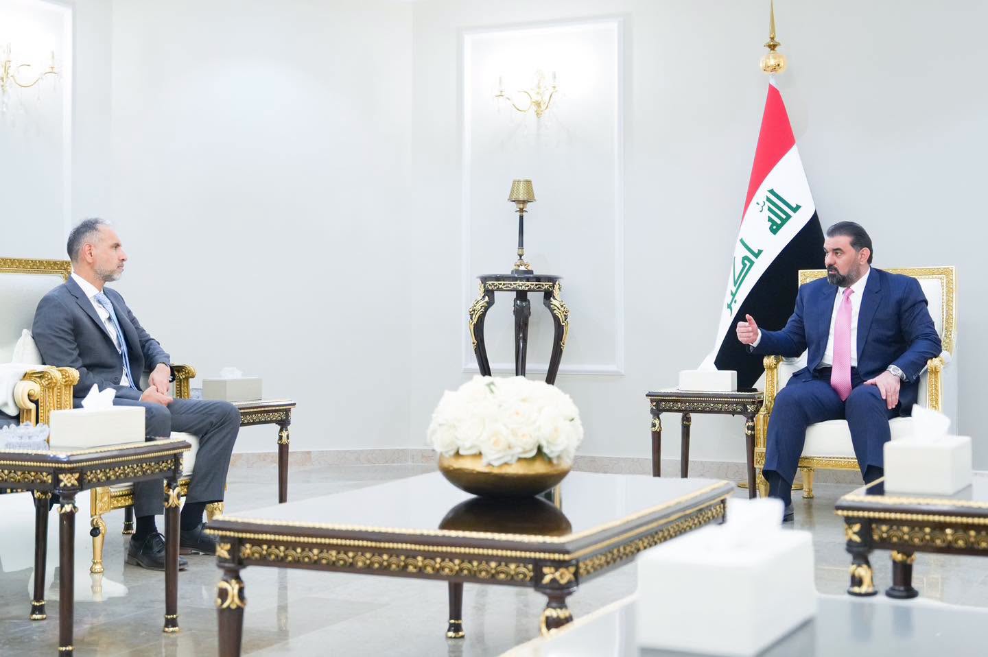الحلبوسي يؤكد موقفَ العراق الثابت الداعي إلى تغليب لغة الحوار والدبلوماسية بالمنطقة