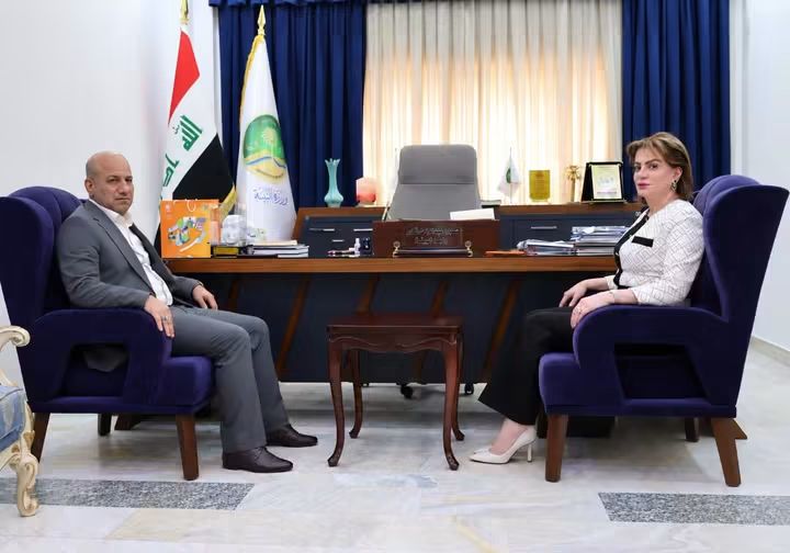 وزيرة البيئة ومحافظ ديالى يبحثان أولويات الملف البيئي وتعزيز المعالجات المشتركة