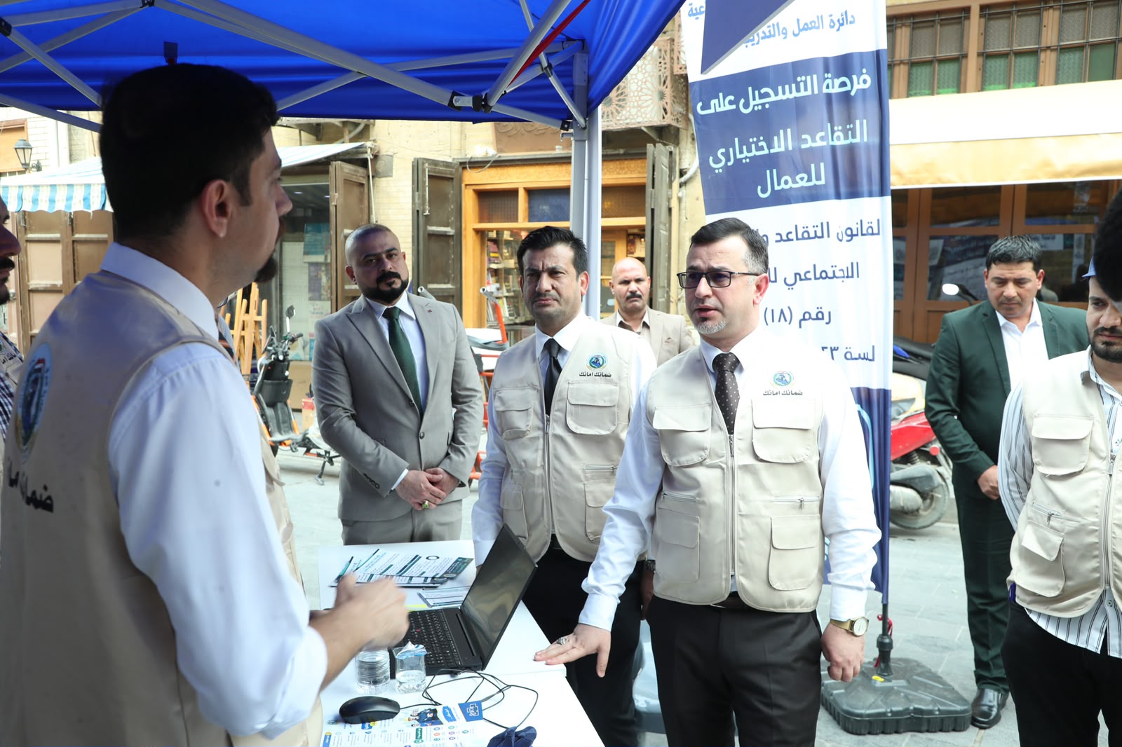 من شارع المتنبي.. العمل تجدد دعوتها العاملين في القطاع الخاص للتسجيل المجاني بالضمان الاجتماعي