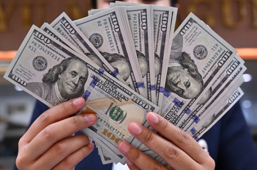 هل تنتهي إمبراطورية المضاربين وتُكسر قبضة المستفيدين من فارق سعر الصرف؟