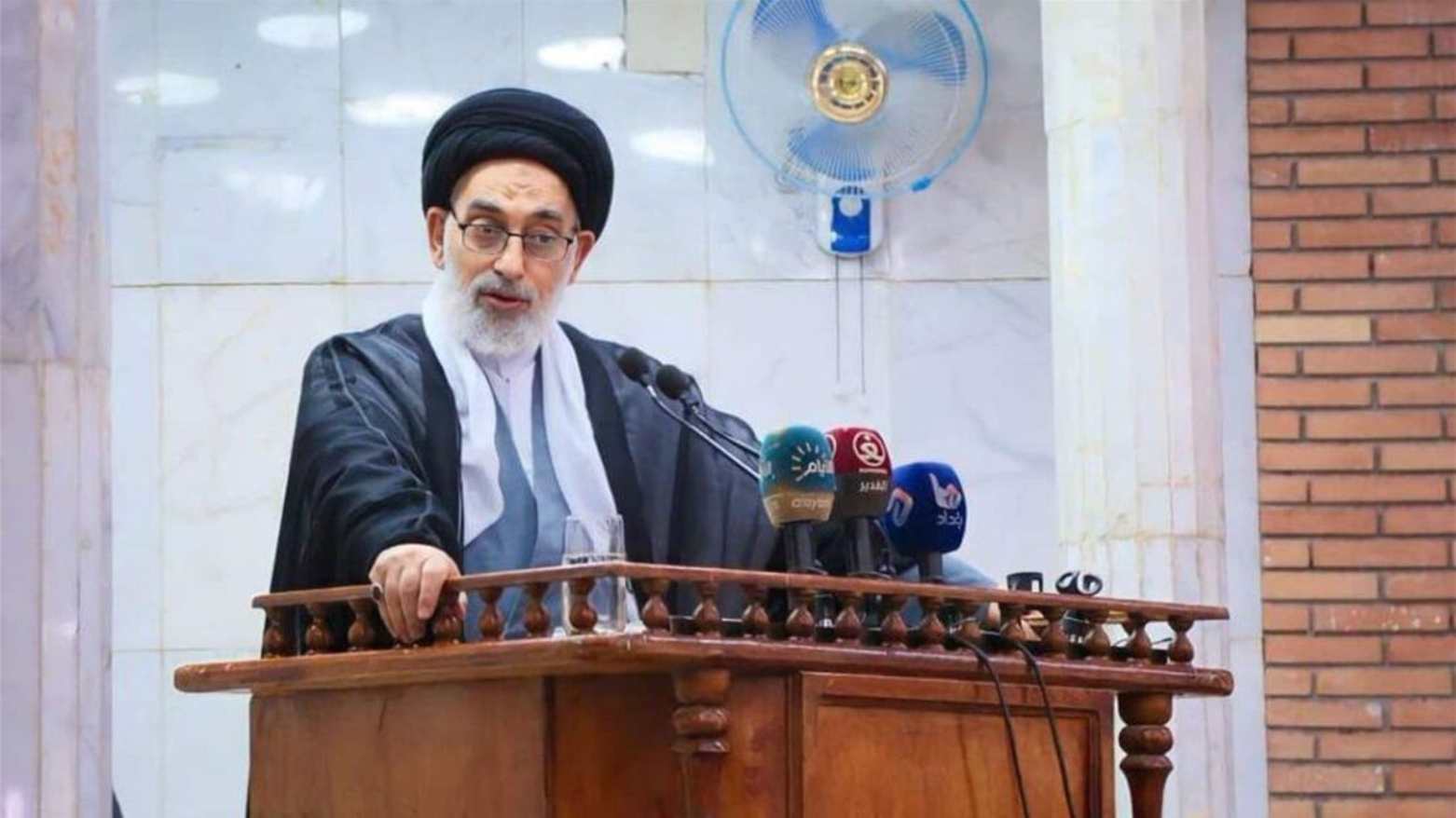 خطيب الجمعة في النجف يدعو الحكومة الاتحادية لدفع الرواتب بالدولار