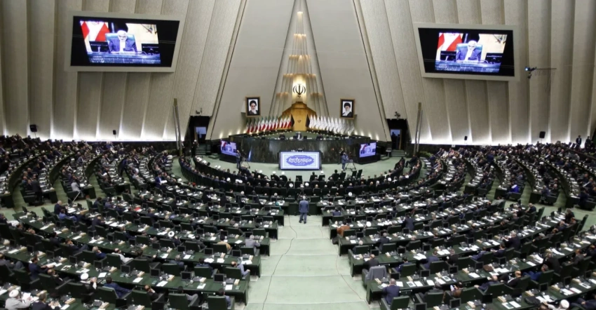 البرلمان الإيراني يصوّت إلكترونيا على مرشح وزارة الدفاع