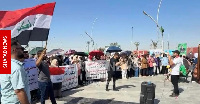 تظاهرة للمحاضرين المجانيين أمام مبنى محافظة كركوك لحسم ملفهم الوظيفي