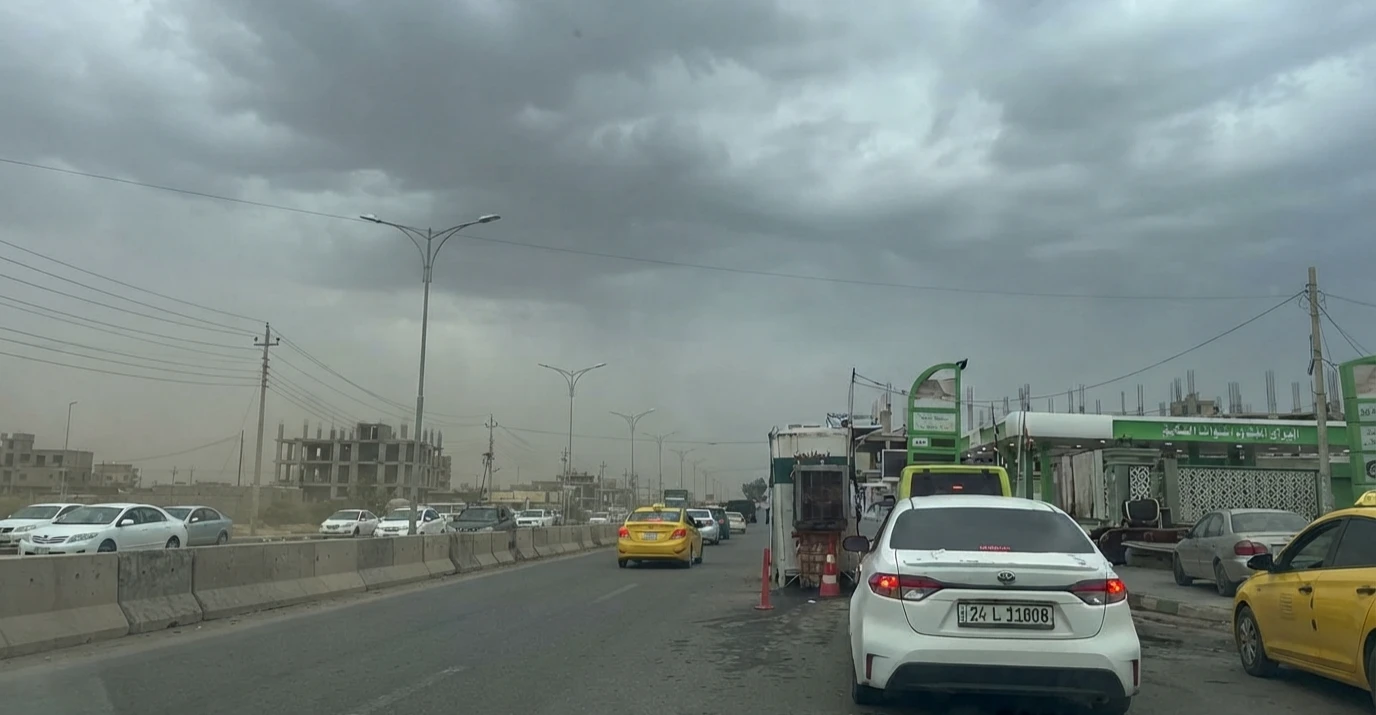 مع زيارة الزيدي.. طوابير البنزين تختفي بين “ليلة وضحاها” في الموصل (فيديو)