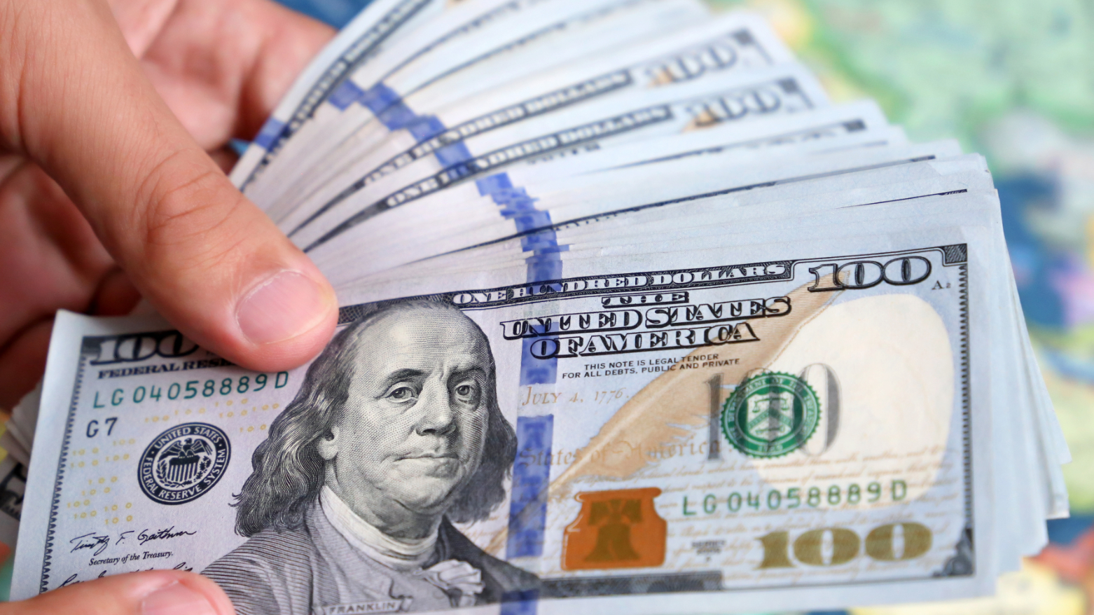 الموافقة على بيع الدولار بالسعر الرسمي بمطارات إقليم كوردستان