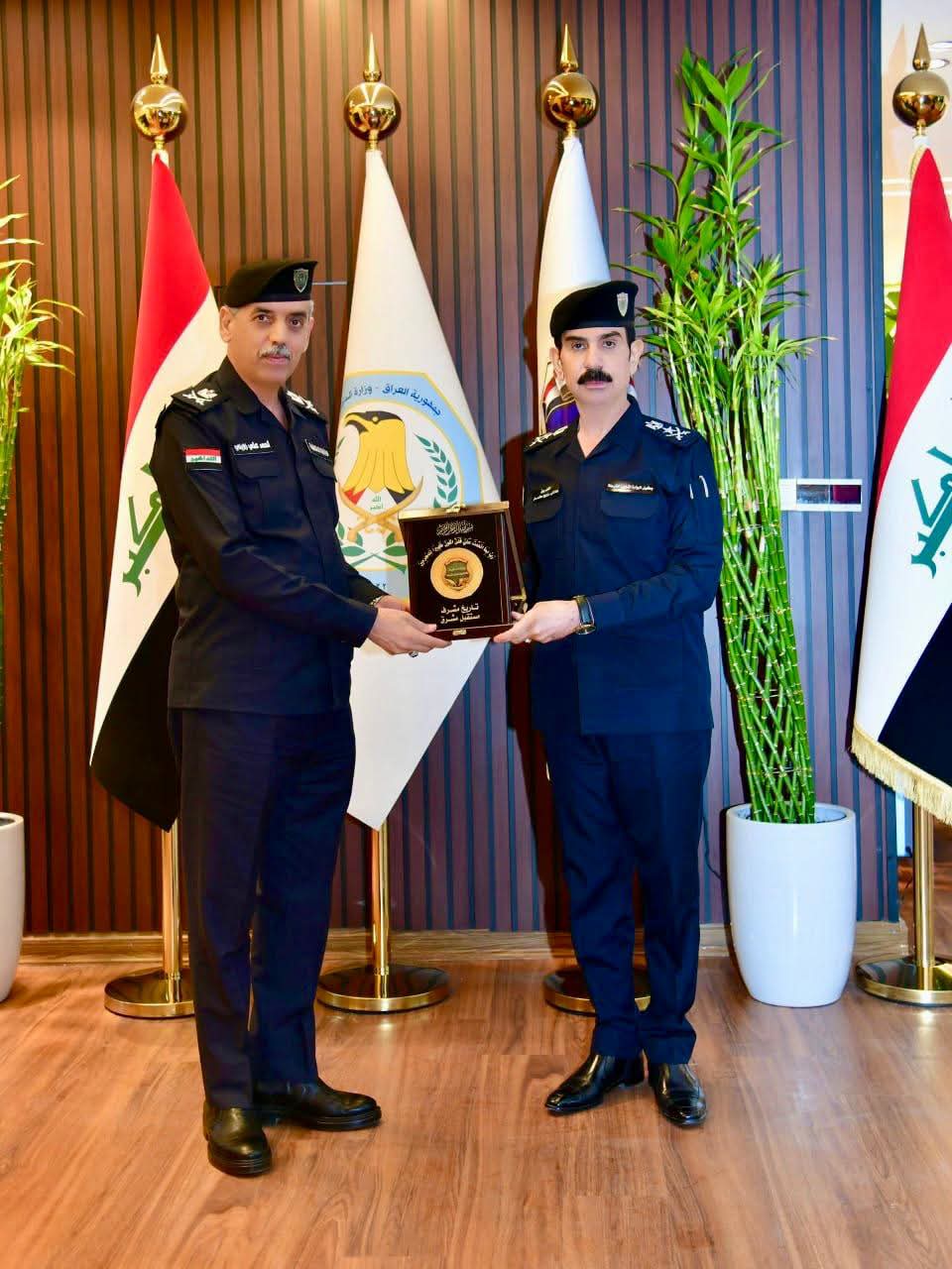وكيل وزارة الداخلية لشؤون الشرطة يكرّم قائد شرطة كربلاء
