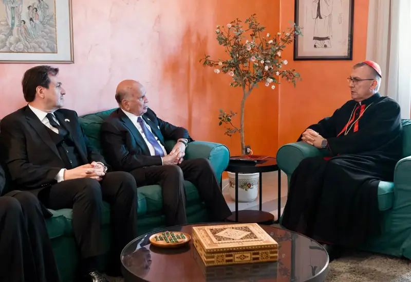 وزير الخارجية يهنئ البطريرك مار بولس الثالث نونا بمناسبة اقامة قداس الشركة الكنسية في الفاتيكان