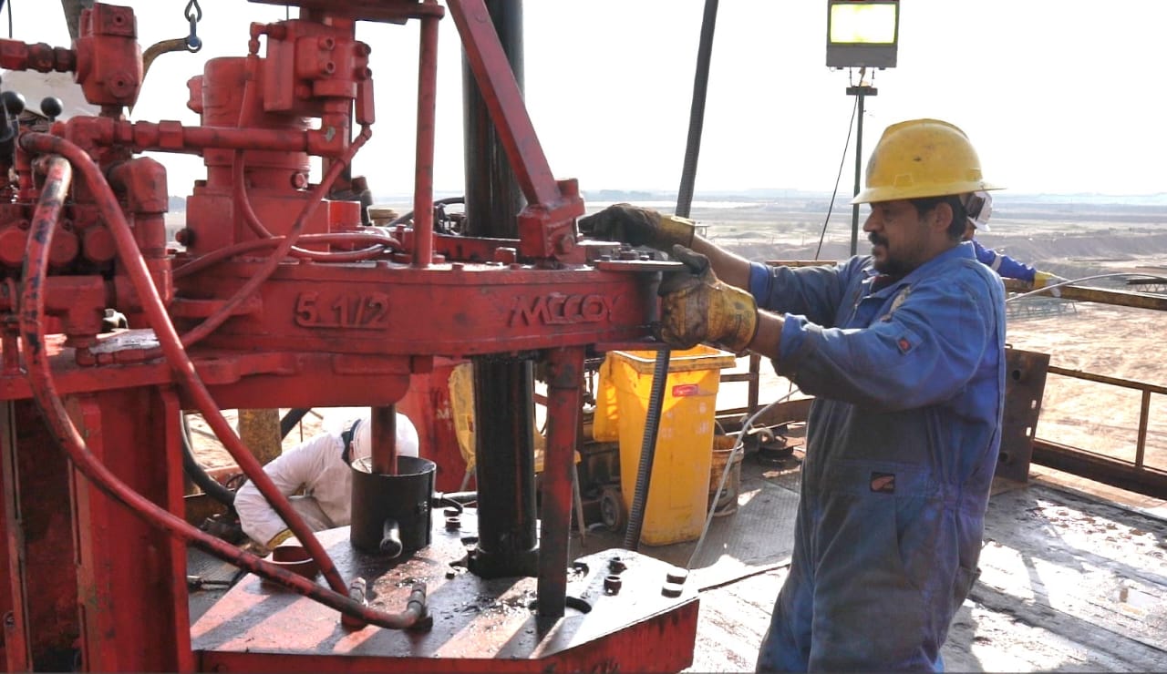 شركة الحفر العراقية تباشر اعمال استصلاح البئر ZB-510 في حقل الزبير