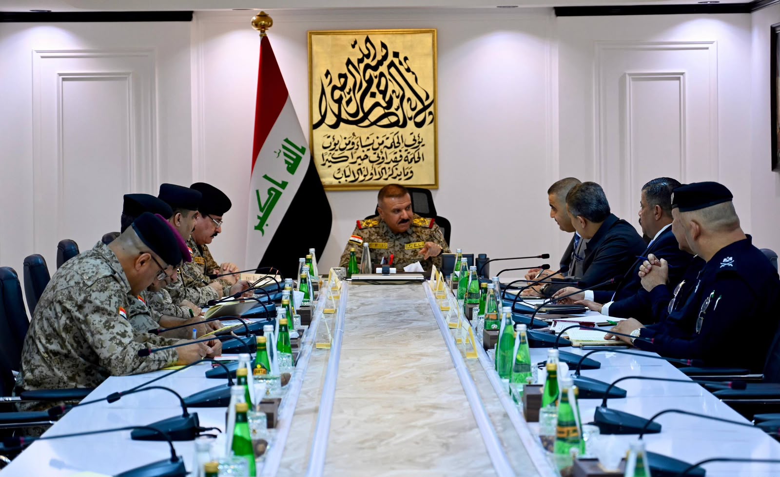 مدير مكتب القائد العام للقوات المسلحة يترأس اجتماعاً لتوحيد الإجراءات والسياقات القانونية في المحاكم العسكرية ومحاكم قوى الأمن الداخلي