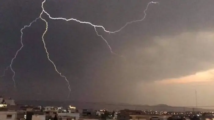 الأنواء الجوية: عواصف رعدية وأمطار في مناطق عدة من البلاد حتى ظهر السبت