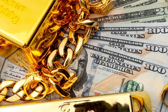 ارتفاع الدولار والذهب في بغداد وسط صعود أسعار المعدن الأصفر