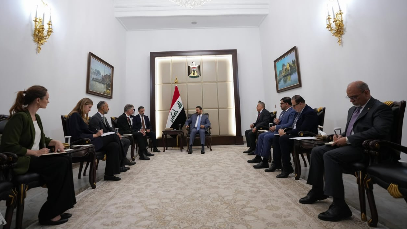 رئيس الوزراء الاتحادي ومستشار الأمن القومي البريطاني يبحثان التعاون الأمني وتطورات المنطقة