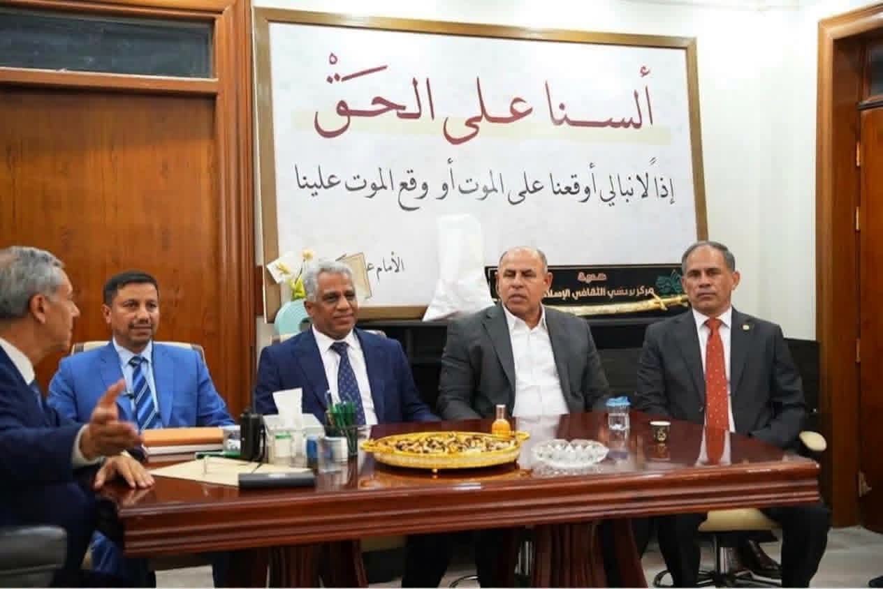 وزير التعليم العالي يتواصل هاتفيا مع طلبة كلية طب البصرة ويعد بتلبية مطالبهم