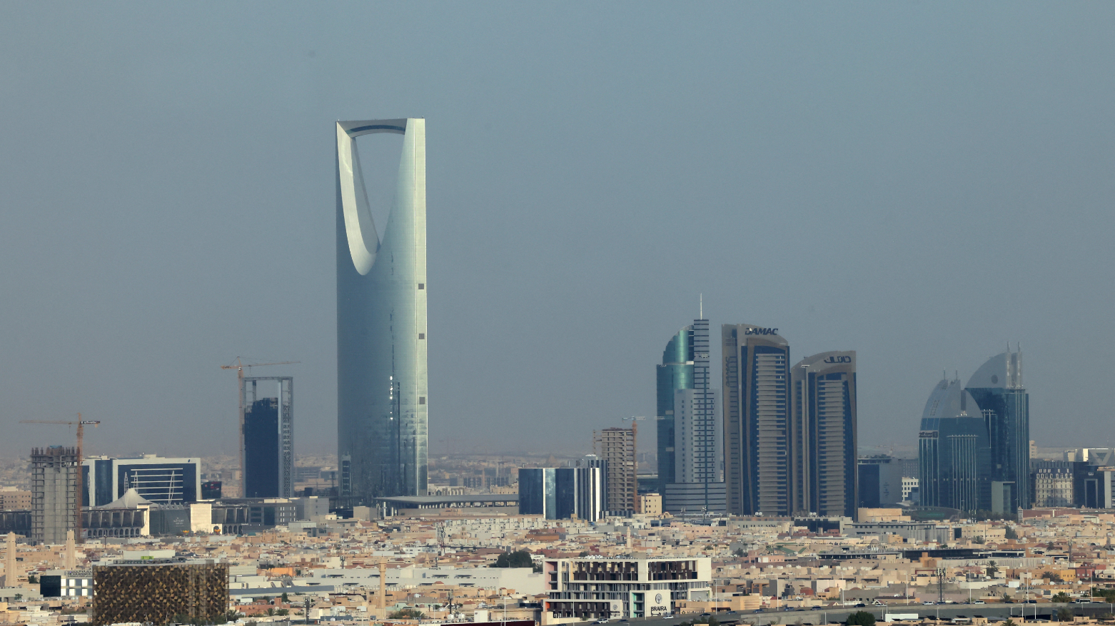 السلطات السعودية تحذر سكان الرياض من “تهديد جوي معاد”