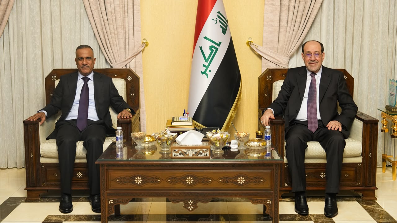 المالكي يؤكد خلال استقباله وزير الدفاع أهمية تعزيز قدرات القوات المسلحة وحماية سيادة العراق