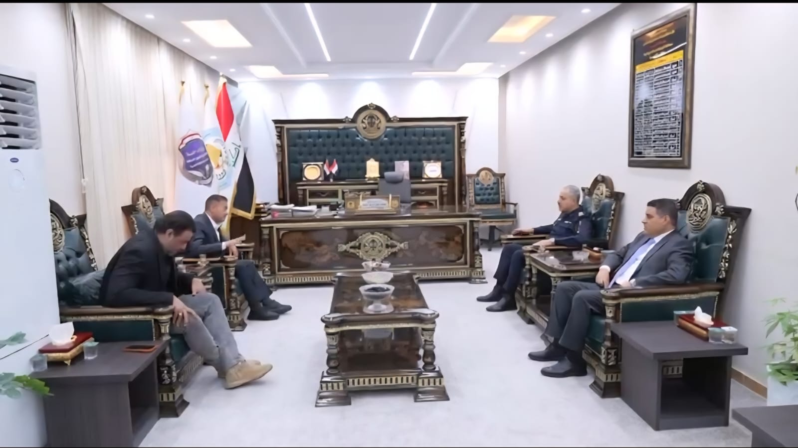 مدير عام مكافحة المخدرات يزور جرحى تفجير تاجر مخدرات برمانة يدوية أثناء محاولة إلقاء القبض عليه