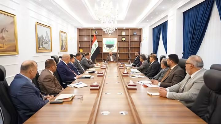 وزير الصناعة والمعادن يبحث آليات تجهيز وزارة الكهرباء بالمُحولات الكهربائية