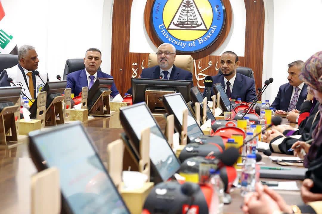 في اجتماع مجلس جامعة البصرة .. وزير التعليم يؤكد تنمية قدرات الطلبة والمضي في تطوير رؤية الجامعة المنتجة وتعزيز الشراكة مع القطاع الخاص