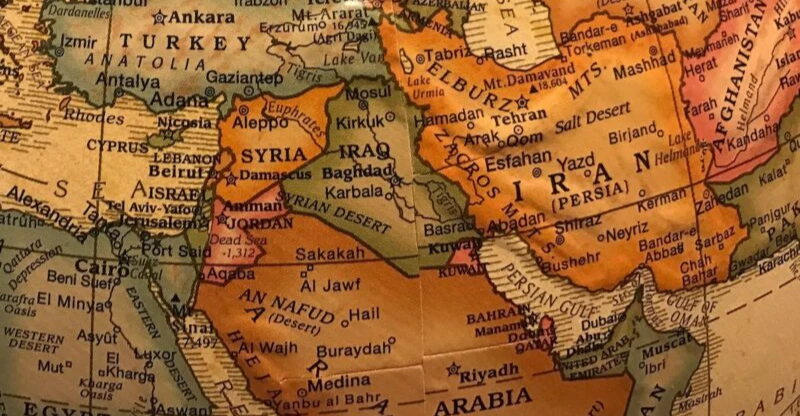 التعاون بدلاً من الردع.. موقع أميركي يقترح ضم العراق وايران إلى “تحالف مكة”