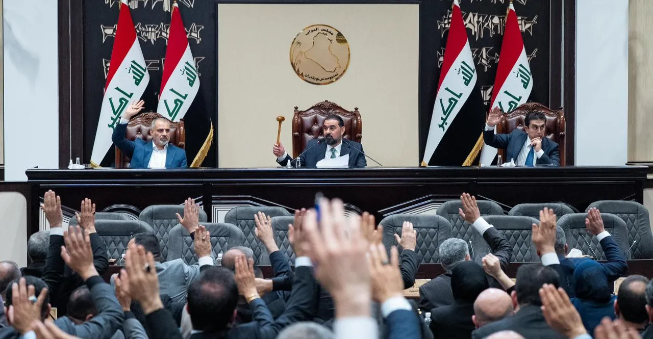 “براتب اسمي كامل ثم نصفه”.. البرلمان يصوّت على قانون إجازة الموظفين غداً