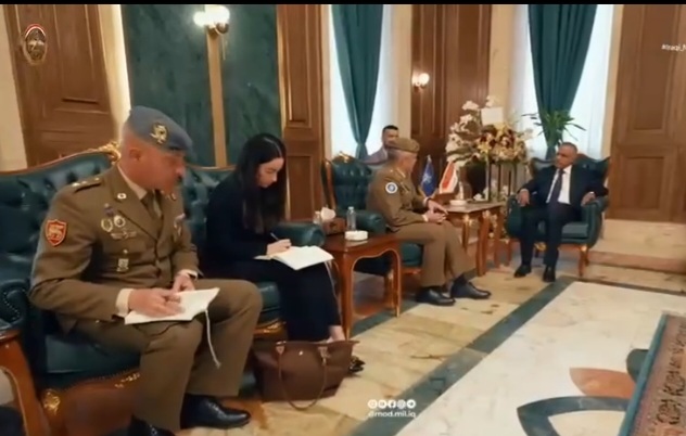 وزير الدفاع يبحث مع قائد بعثة (الناتو) تطوير التعاون العسكري والتدريبي