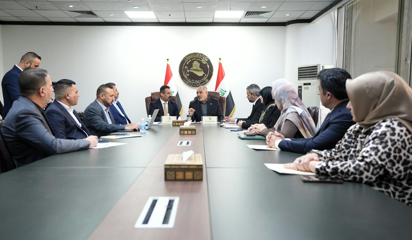 خلالَ ترؤسِه اجتماعاً للجنةِ الأقاليم.. فيحان يُوجِّهُ بإعدادِ تقاريرَ رقابيةٍ على أداءِ الوزاراتِ وتعزيزِ دورِ المحافظات