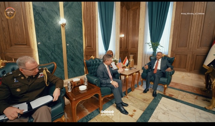 وزير الدفاع يلتقي القائم بالأعمال الأمريكي لبحث العلاقات الثنائية