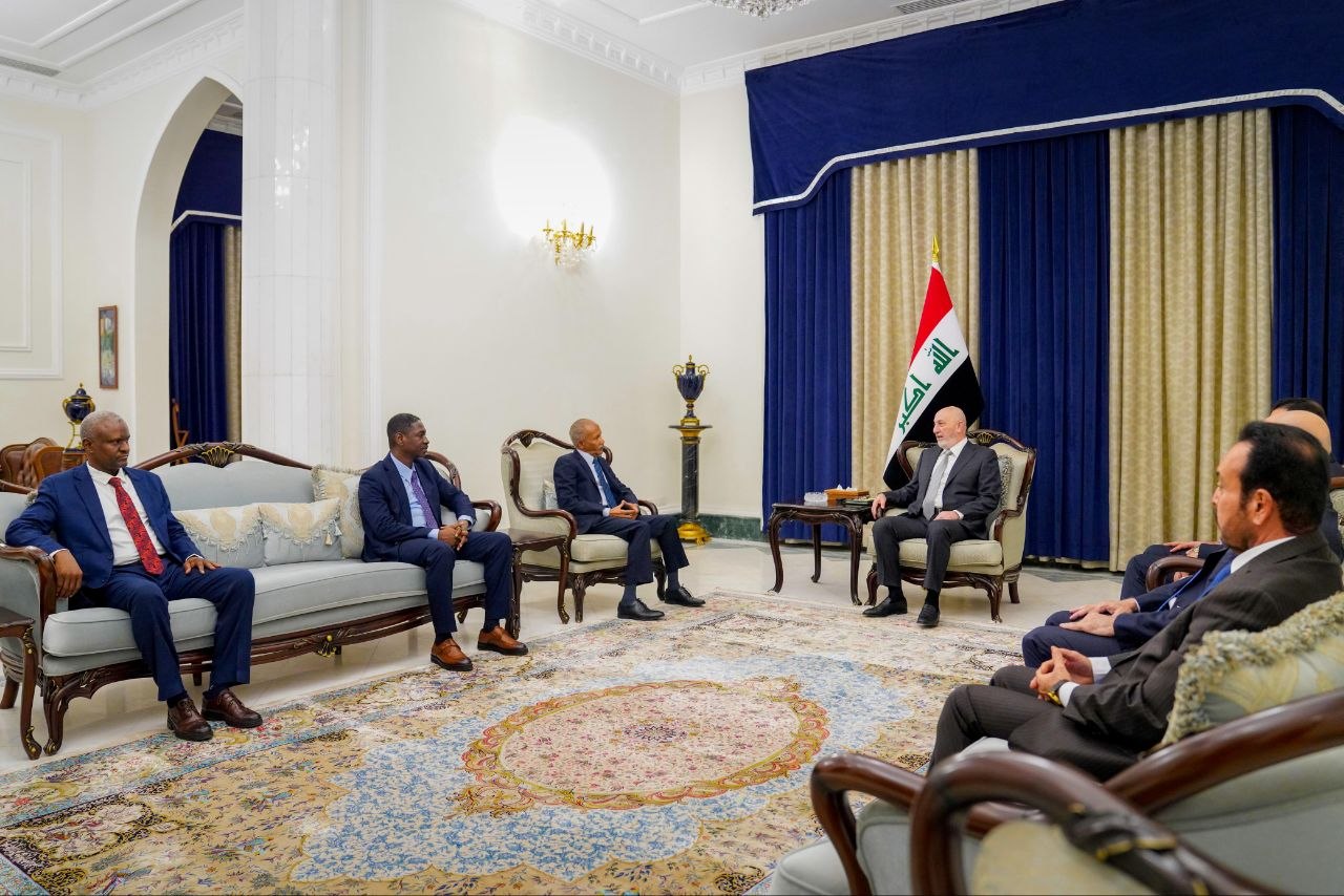 رئيس الجمهورية يستقبل السفير السوداني بمناسبة انتهاء مهام عمله