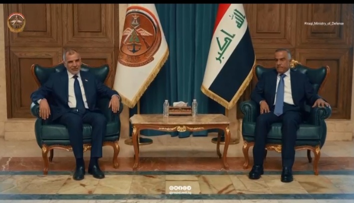 وزير الدفاع يبحث مع وزير المالية دعم المؤسسة العسكرية