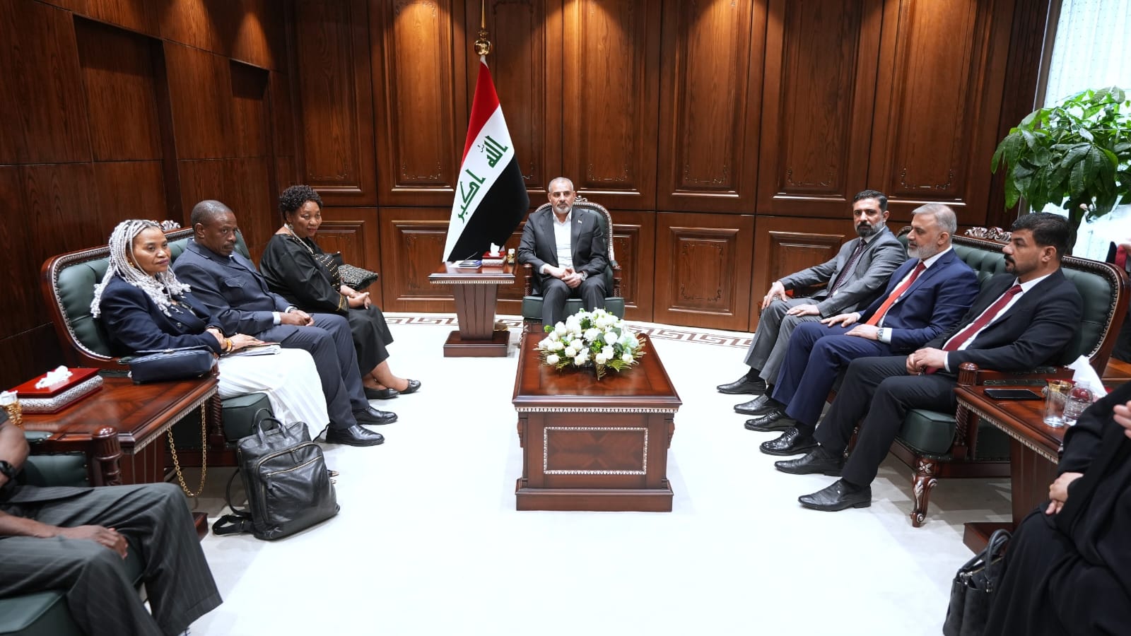 فيحان يؤكد حرصَ العراقِ على الانفتاحِ على دولِ العالمِ وفقَ مبادئِ الاحترامِ المتبادلِ والمصالحِ المشتركةِ