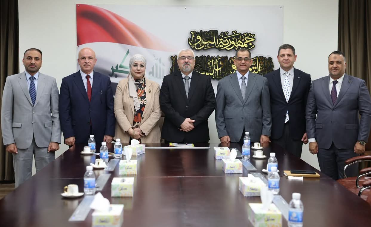 خلال لقائه رئيس وأعضاء لجنة عمداء التخصصات الإدارية والاقتصادية.. وزير التعليم العالي يؤكد تطوير التخصصات وتعزيز نموذج الجامعة المنتجة