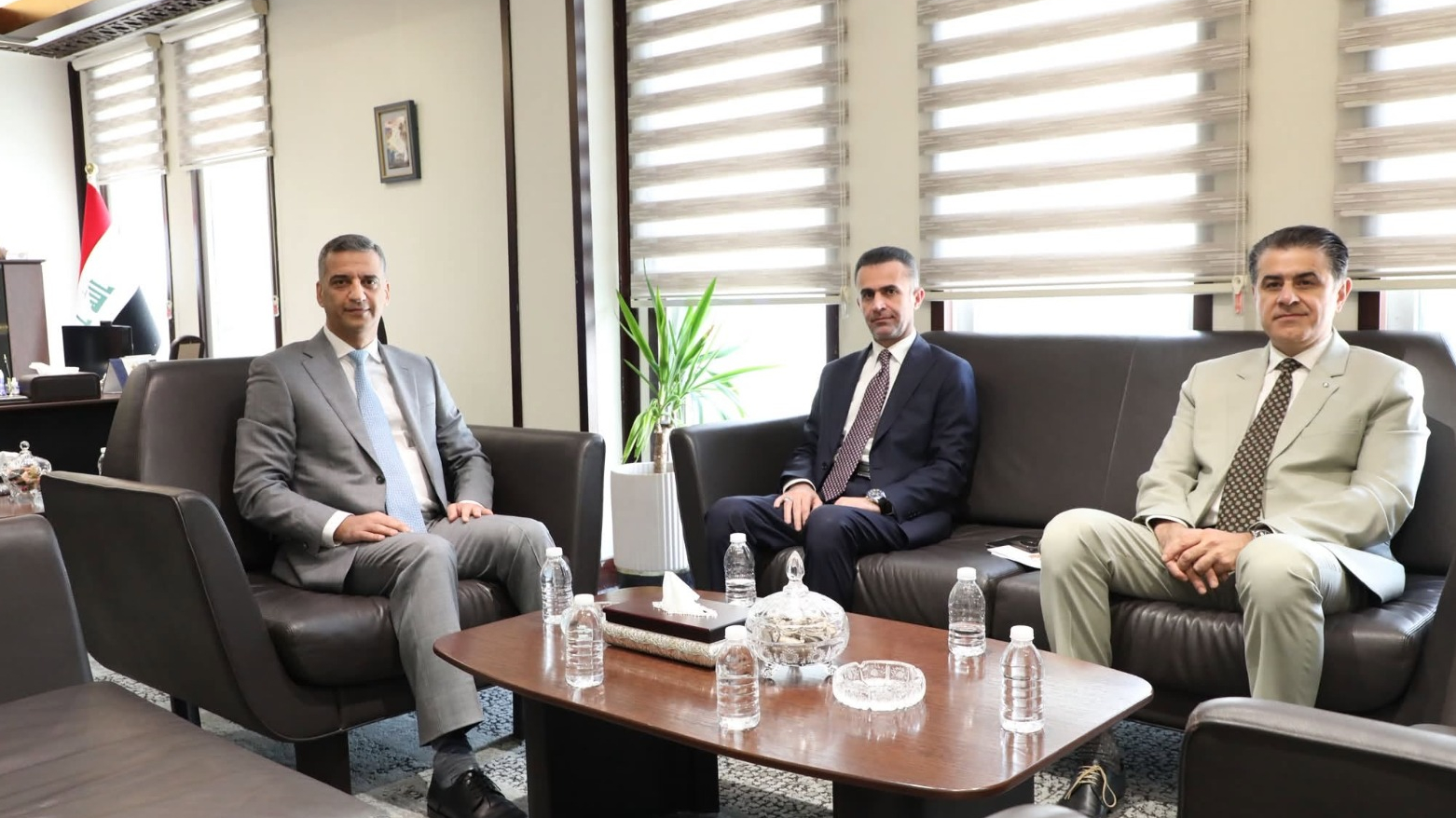 إقليم كوردستان يخاطب البنك المركزي العراقي لتوفير الدولار بالسعر المدعوم في مطاري أربيل و(جلال طالباني – السليمانية)