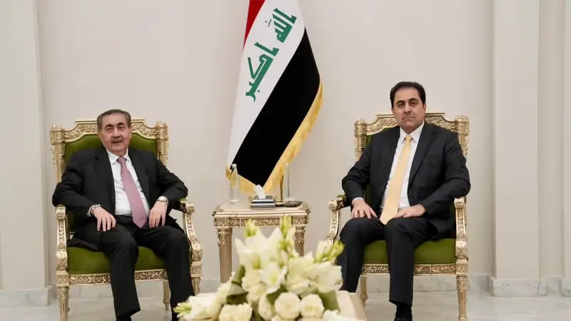 المندلاوي وزيباري يبحثان تنسيق الجهود لمعالجة الملفات العالقة بين الحكومة والإقليم