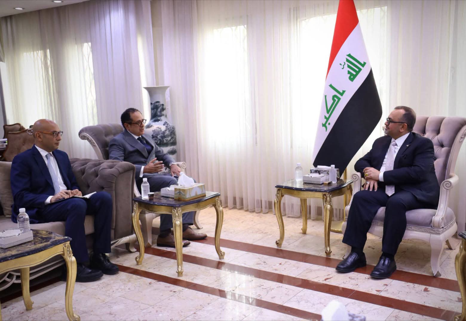 وزير الصحة يبحث مع السفير المصري بالعراق تعزيز التعاون الصحي المشترك
