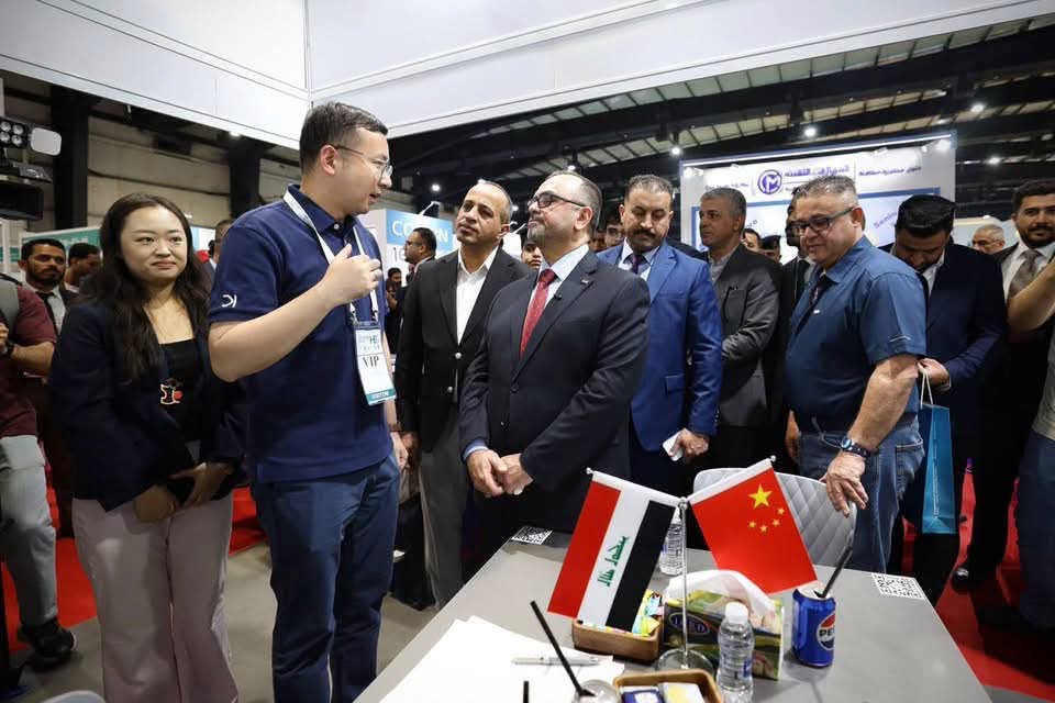 وزير الصحة يؤكد أهمية تعزيز الشراكات الدولية وتطوير الخدمات الصحية خلال زيارته معرض الصحة الدولي السادس في يومه الثالث