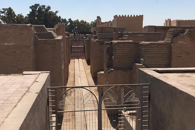 ممثل اليونسكو يزور موقعا أثريا مكتشفا حديثا في بابل ويبحث سبل حمايته