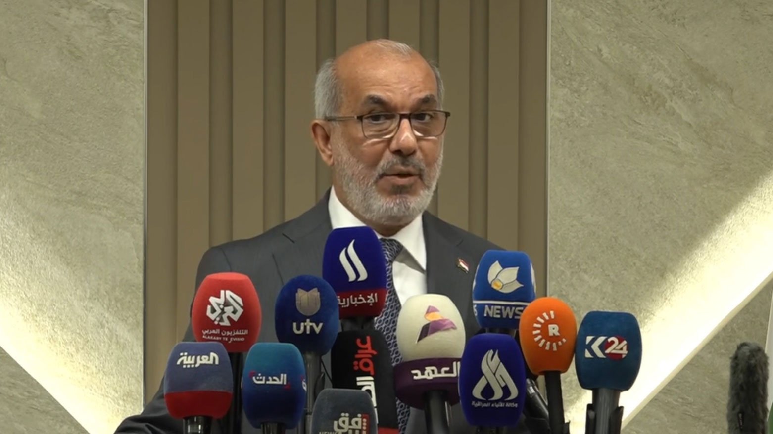 وزير النفط العراقي يعلن معالجة نقص البنزين وقرب وصول شحنات إضافية