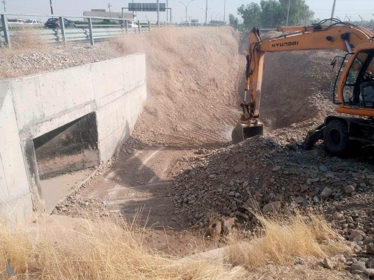 بلدية أربيل تطلق حملة خدمية واسعة لتنظيف المجاري المائية وتأهيل شارع ستين