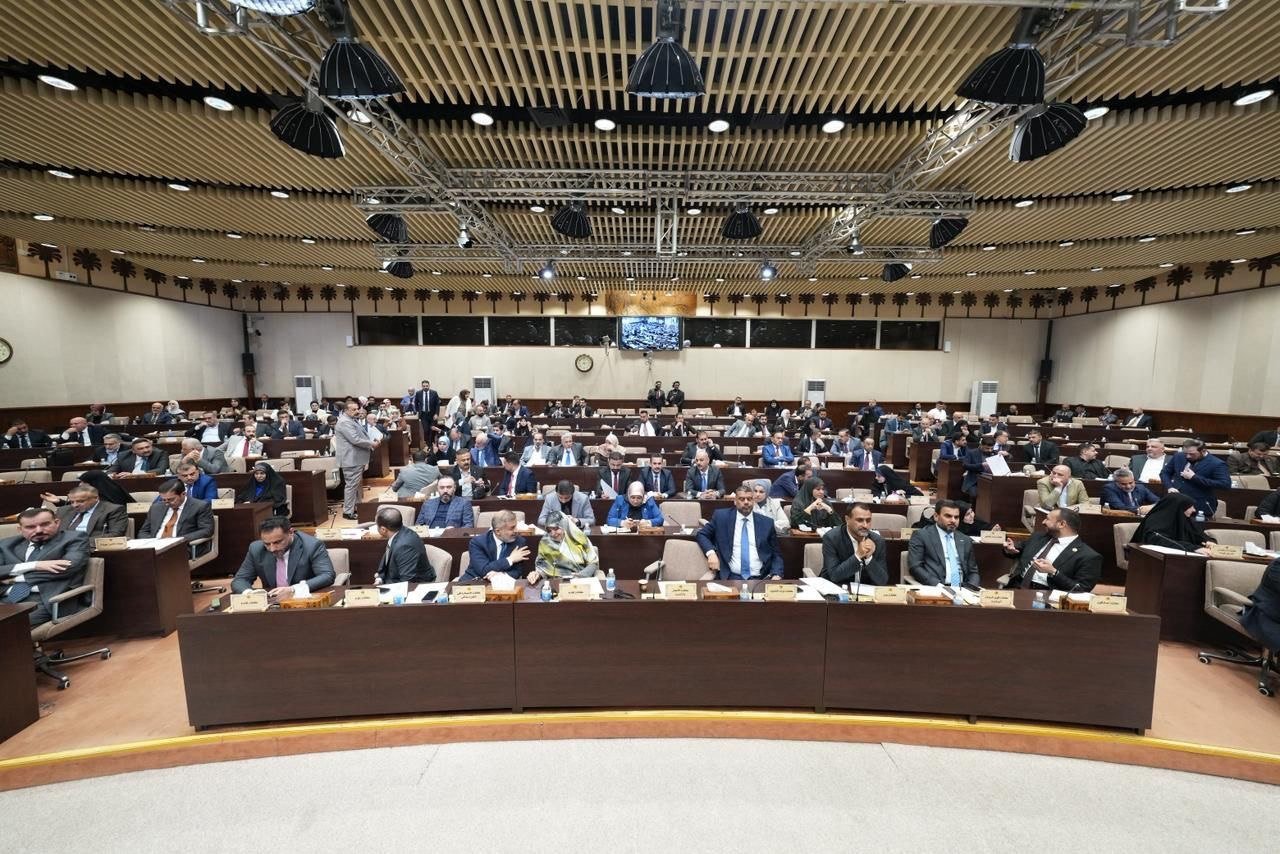 الحلبوسي يفتتح جلسة البرلمان بحضور 214 نائباً