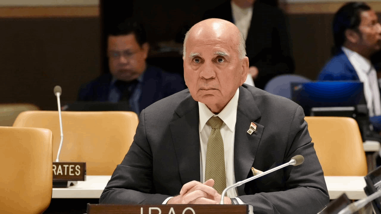 العراق يؤكد أهمية الحفاظ على أمن وحرية الملاحة بالممرات المائية الدولية