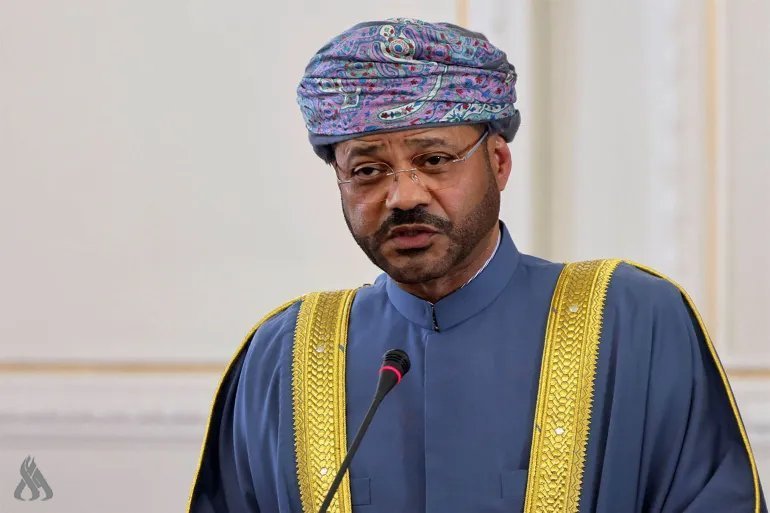 وزير الخارجية العُماني: نؤكد التزامنا بمواصلة جهود حماية الملاحة في مضيق هرمز