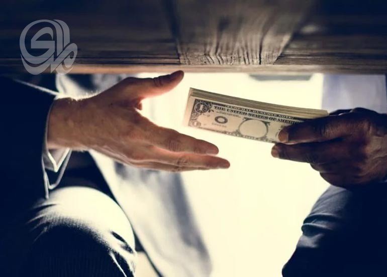 النزاهة تضبط مديراً في «التأمين الوطنية» وموظفاً في التقاعد متلبسين بالرشوة
