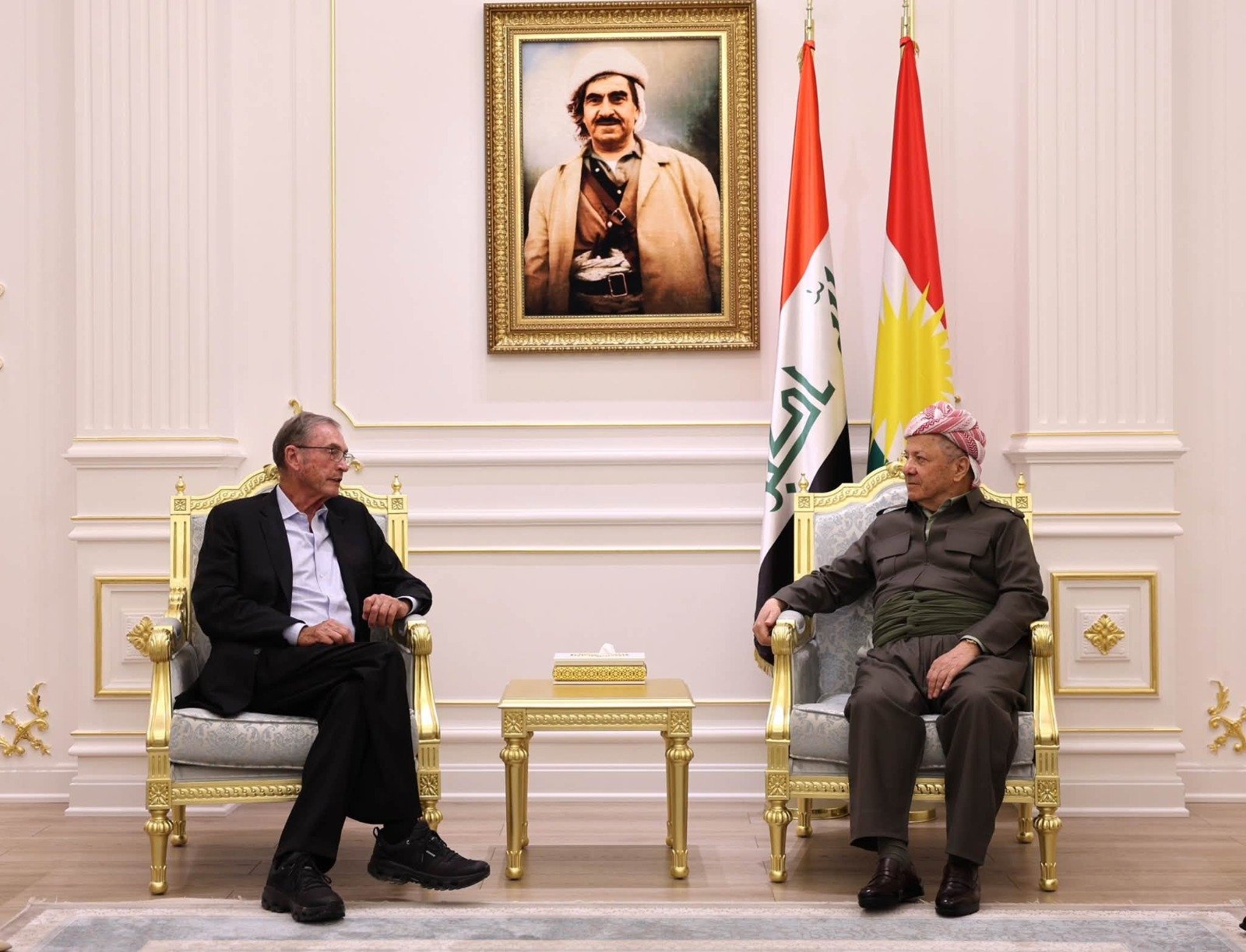 الرئيس بارزاني يستقبل الرئيس الفخري للاتحاد الديمقراطي الدولي