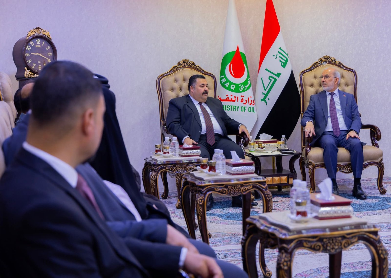 وزير النفط يناقش مع وفد محافظة واسط تطوير الصناعات النفطية