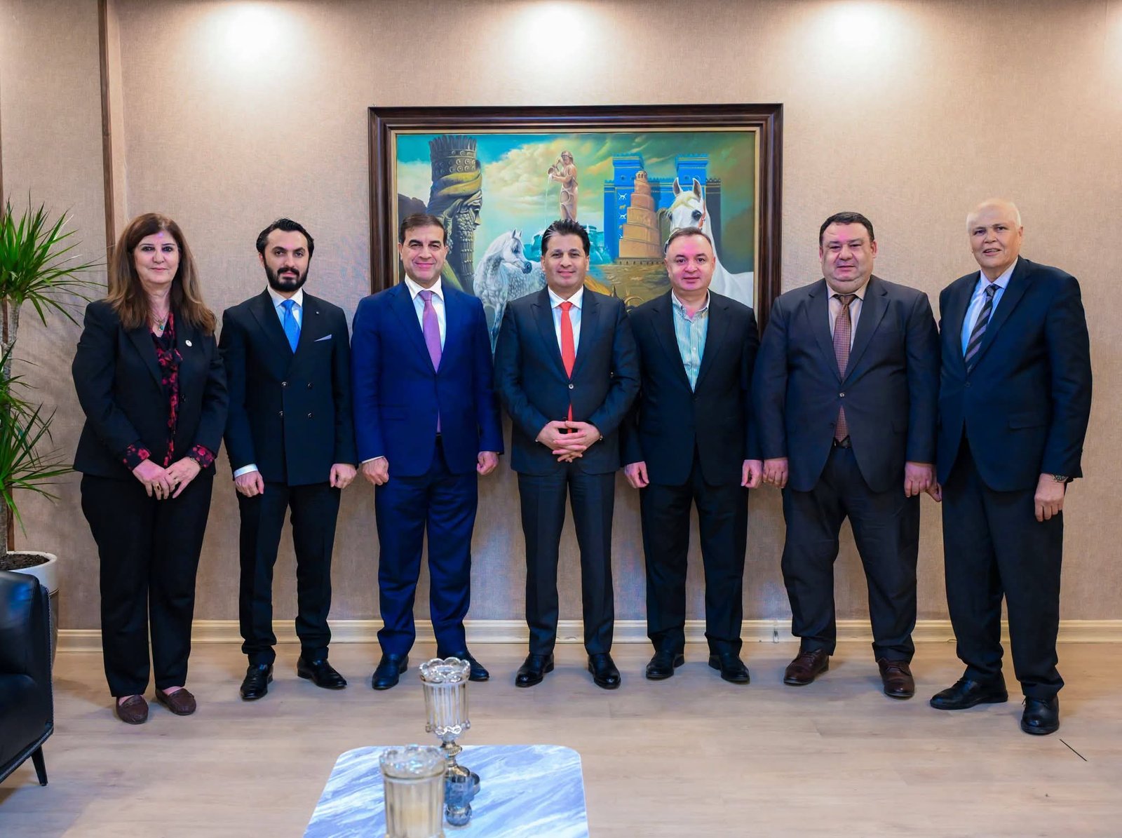 رئيس اللجنة الاولمبية يبحث مع نواب تعزيز الدعم البرلماني للرياضة