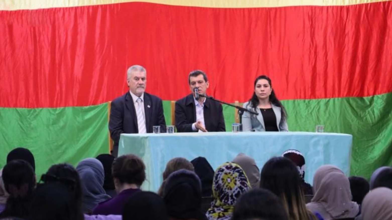 خلال لقاءٍ في تل تمر.. عبدي يؤكد حسم الملفات العسكرية والتعليمية ويحذّر من إثارة الفتن