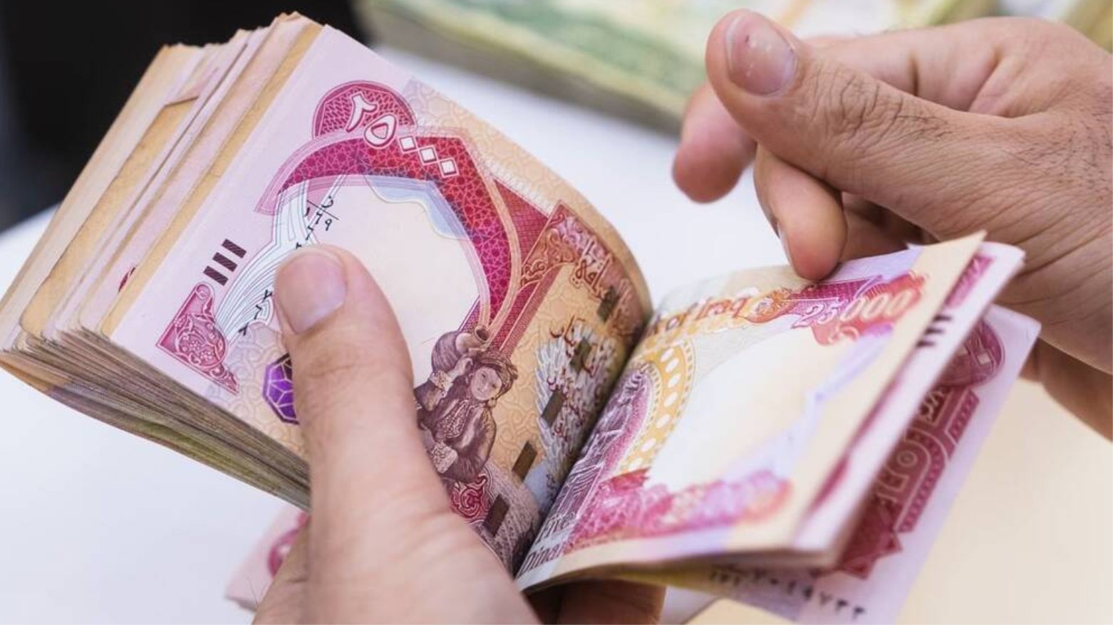 بدء عملية توزيع رواتب شهر أيلول لموظفي إقليم كوردستان