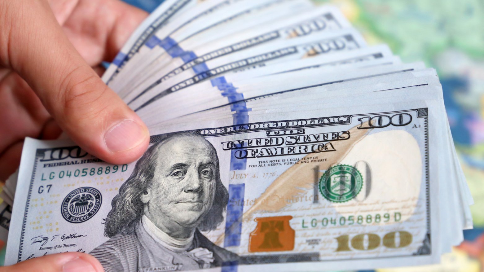 الموافقة على بيع الدولار بالسعر الرسمي بمطارات إقليم كوردستان